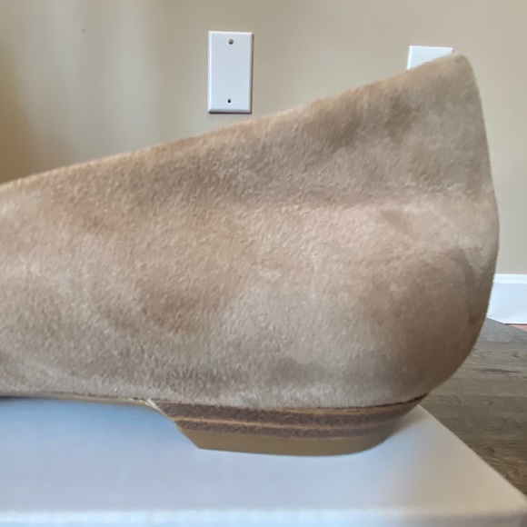 New Jewel/Bead Embellished Ballet Flats in Taupe Suede, 8.5, Banana Republic. - Picture 12 of 16